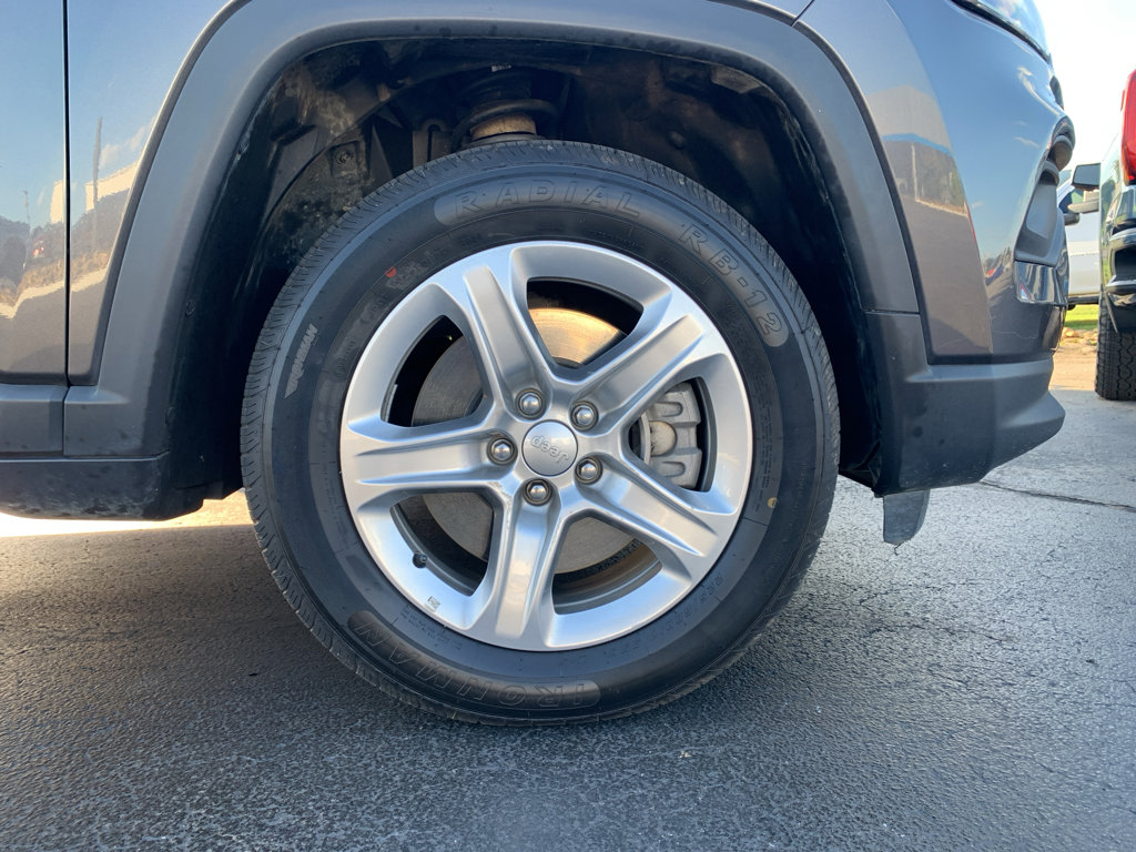 Used 2024 Jeep Compass Latitude image 34