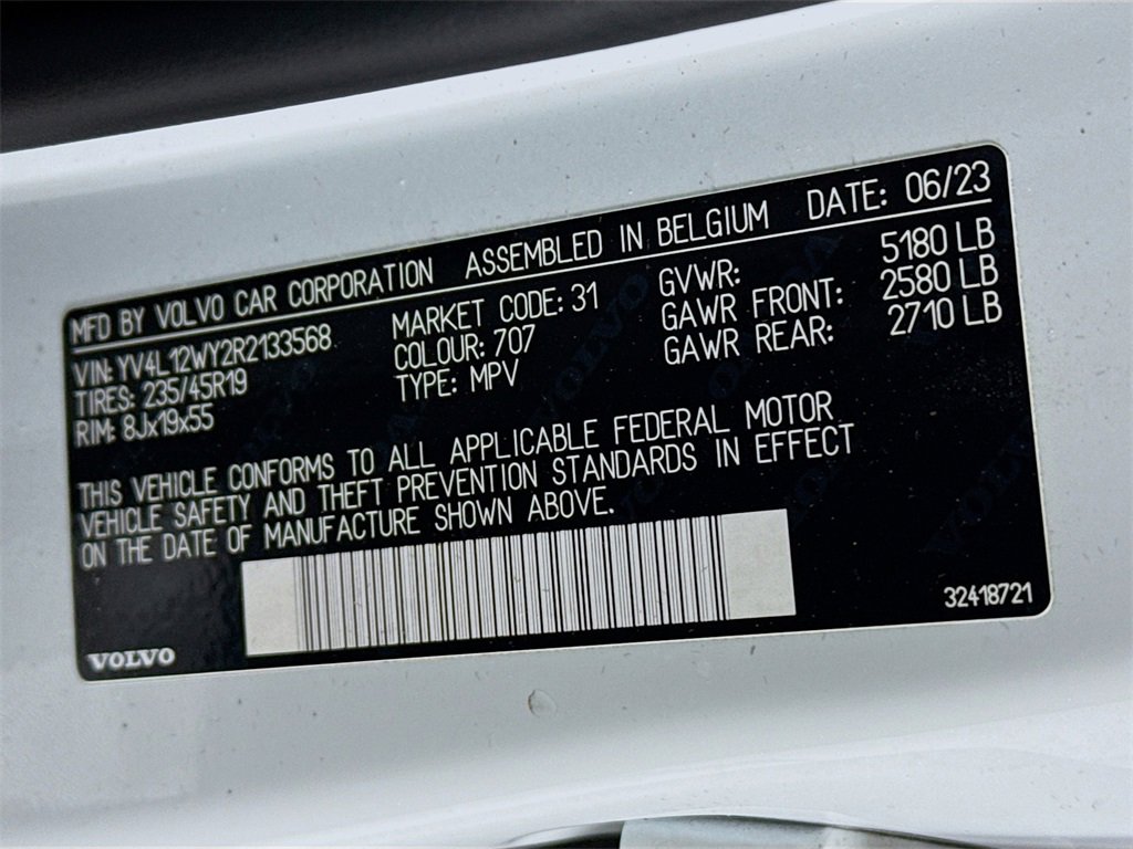 Used 2024 Volvo V60 B5 Cross Country Plus w/ Protection Package Premier image 33