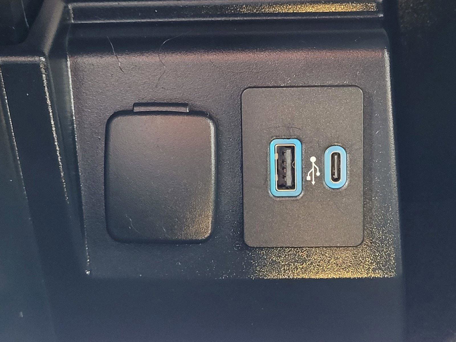 Used 2023 Ford Explorer Limited w/ Equipment Group 301A image 18