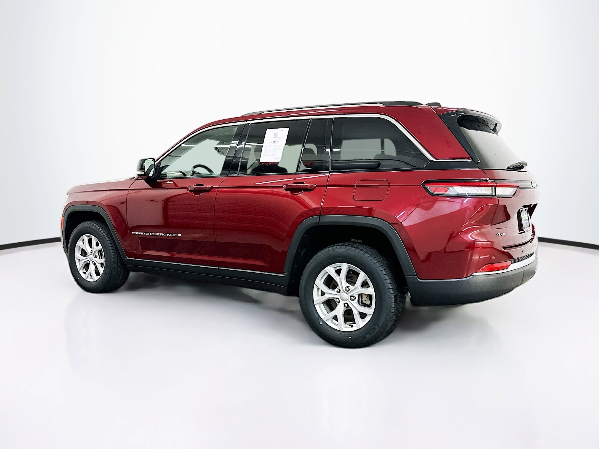 Used 2023 Jeep Grand Cherokee Limited AWD/4WD image 5