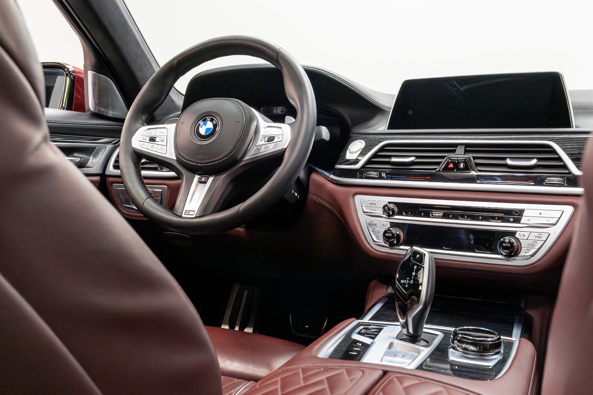 Used 2020 BMW 750i xDrive w/ Executive Package image 28