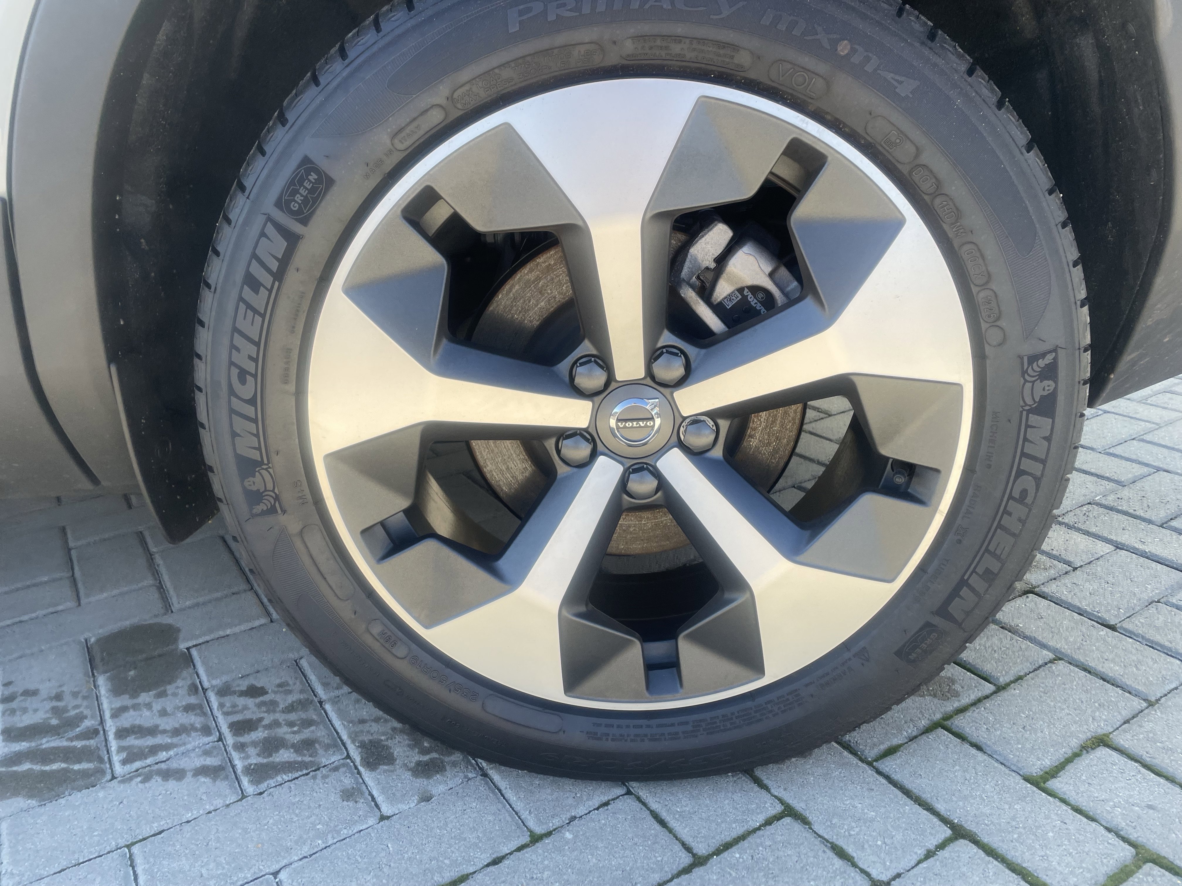 New 2025 Volvo XC40 B5 Plus w/ Protection Package Premier image 8