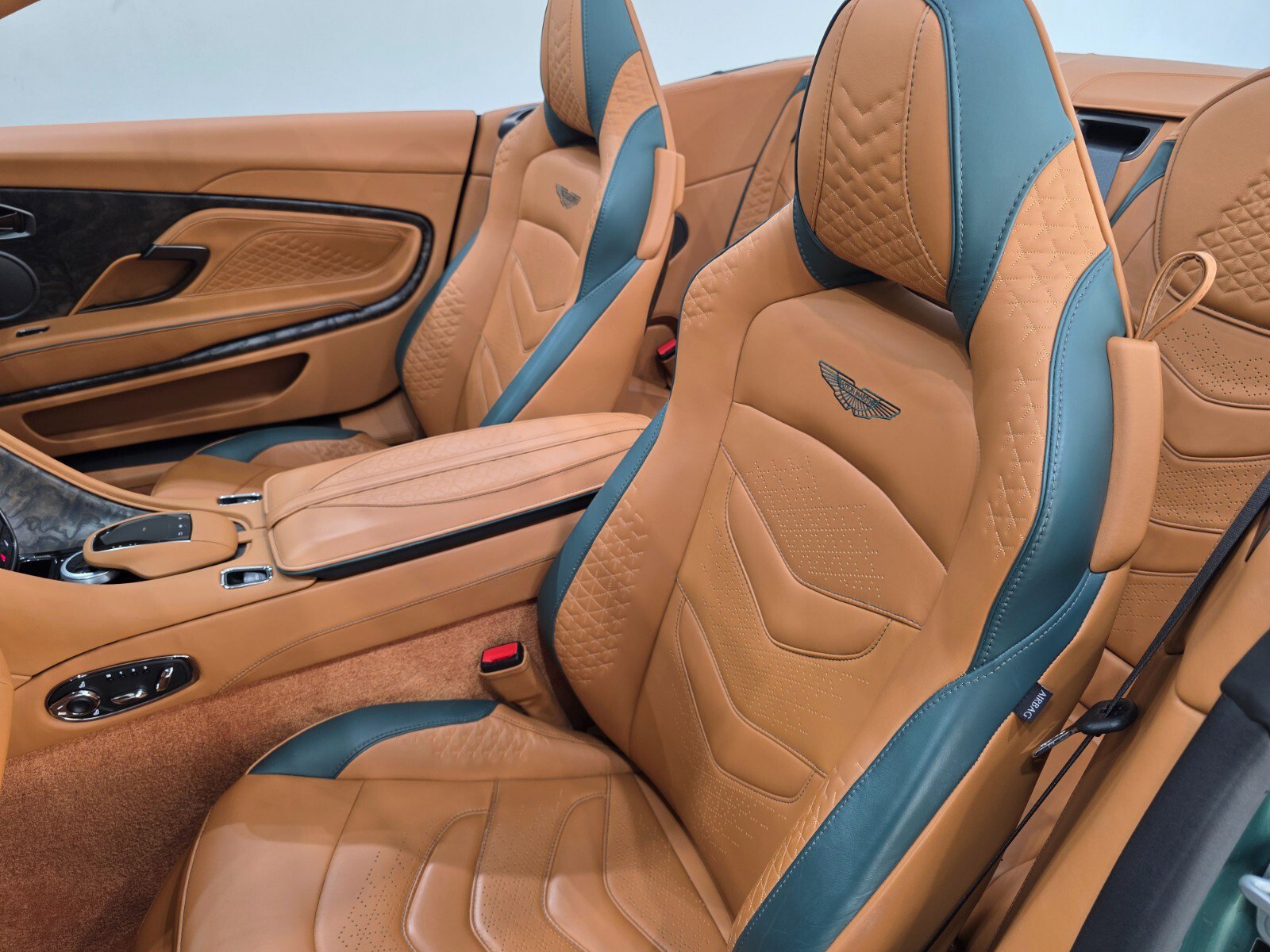 Used 2023 Aston Martin DBS Superleggera Volante image 18