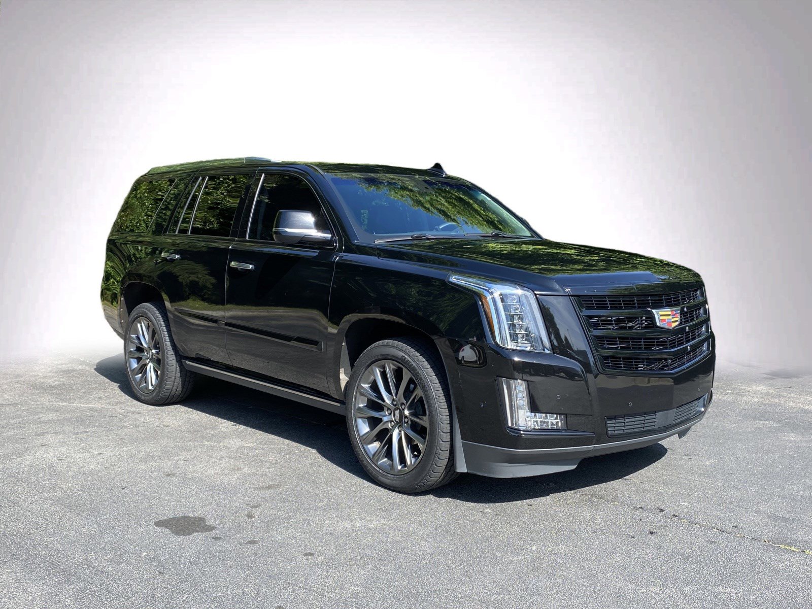 Used 2019 Cadillac Escalade Premium Luxury w/ Escalade Sport Edition AWD/4WD image 2