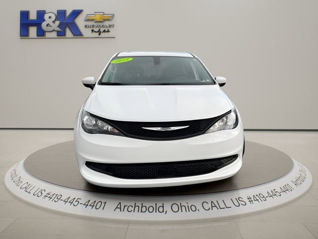 Used 2022 Chrysler Voyager LX FWD image 3