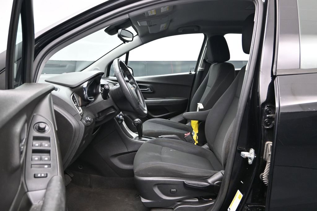 Used 2018 Chevrolet Trax LS FWD image 20
