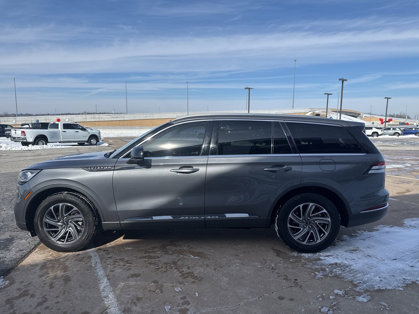 Used 2021 Lincoln Aviator Standard image 6