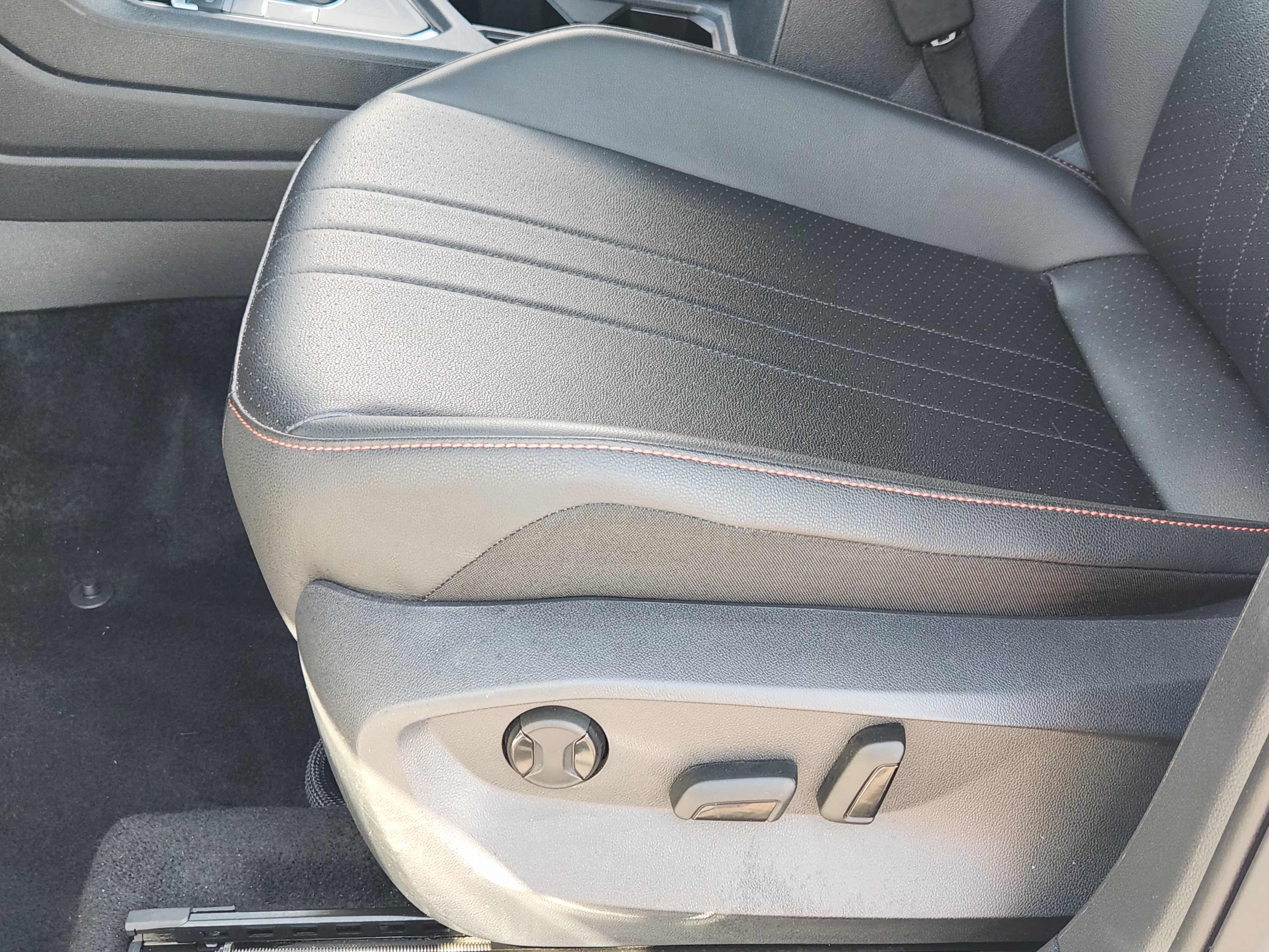 Used 2024 Volkswagen Tiguan Wolfsburg Edition FWD image 24