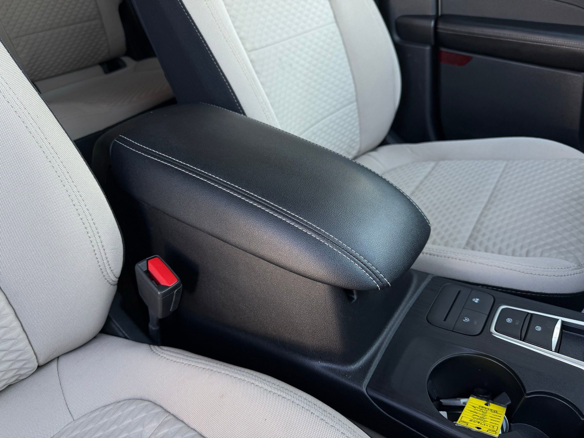 Used 2022 Ford Escape SE image 23