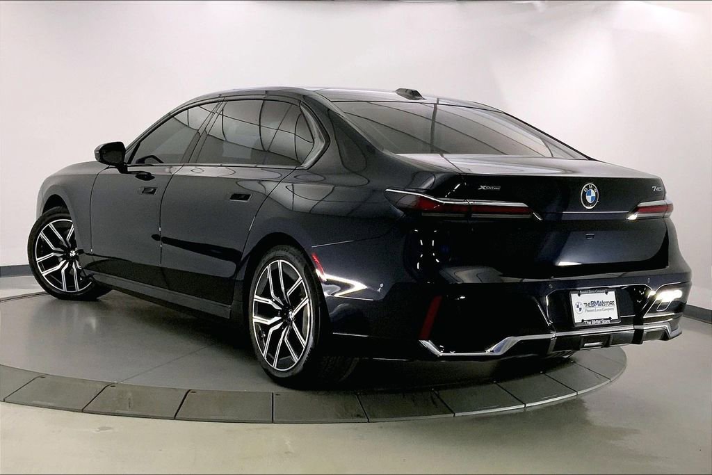 Used 2025 BMW 740i xDrive image 10