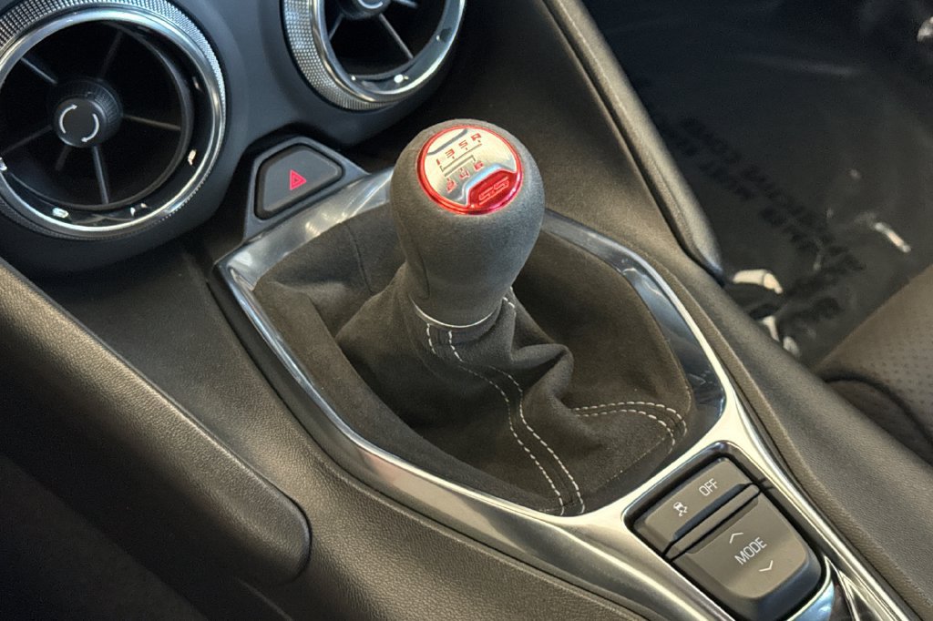 Used 2020 Chevrolet Camaro SS RWD image 23