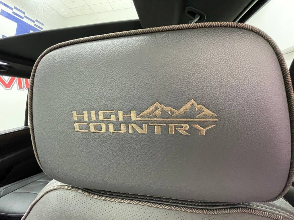 Used 2023 Chevrolet Suburban High Country AWD/4WD image 23