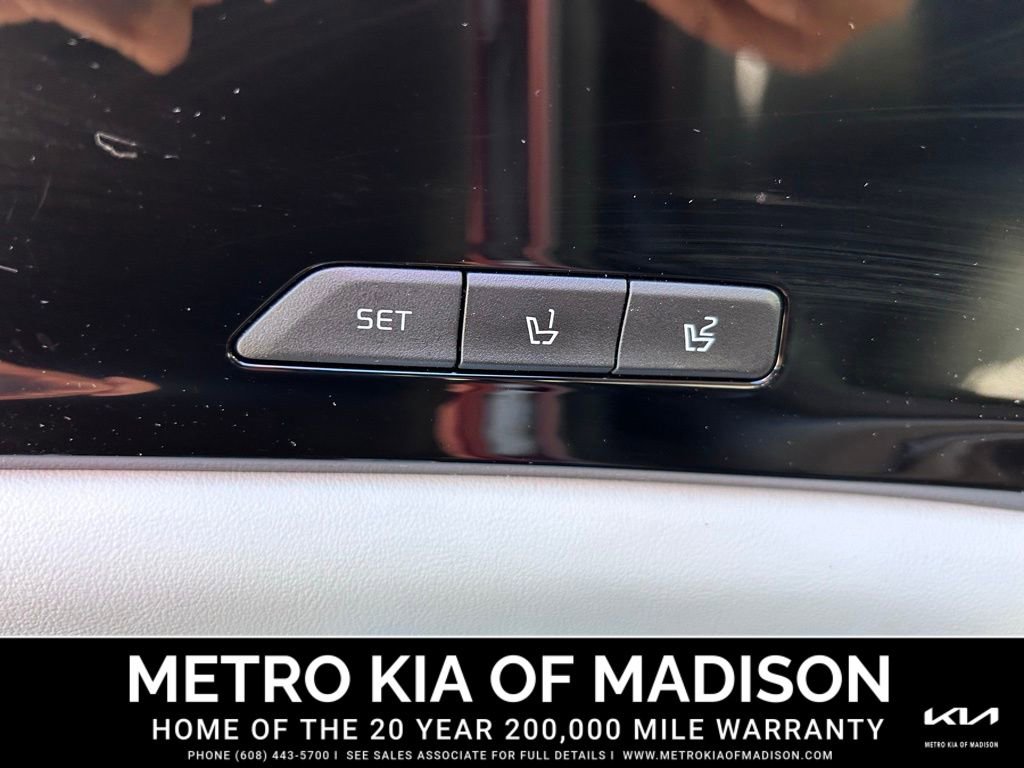 Used 2023 Kia Carnival SX Prestige image 16