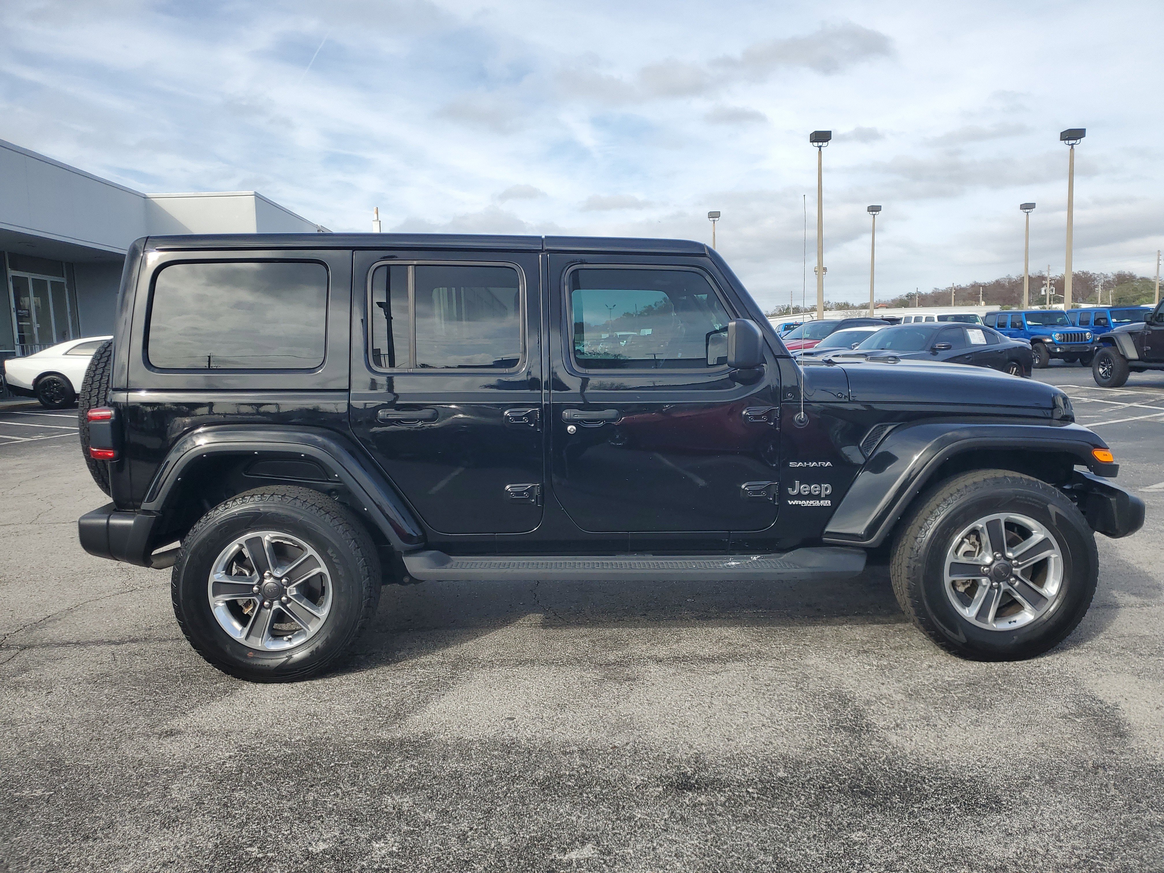 Used 2022 Jeep Wrangler Unlimited Sahara w/ LED Lighting Group image 9