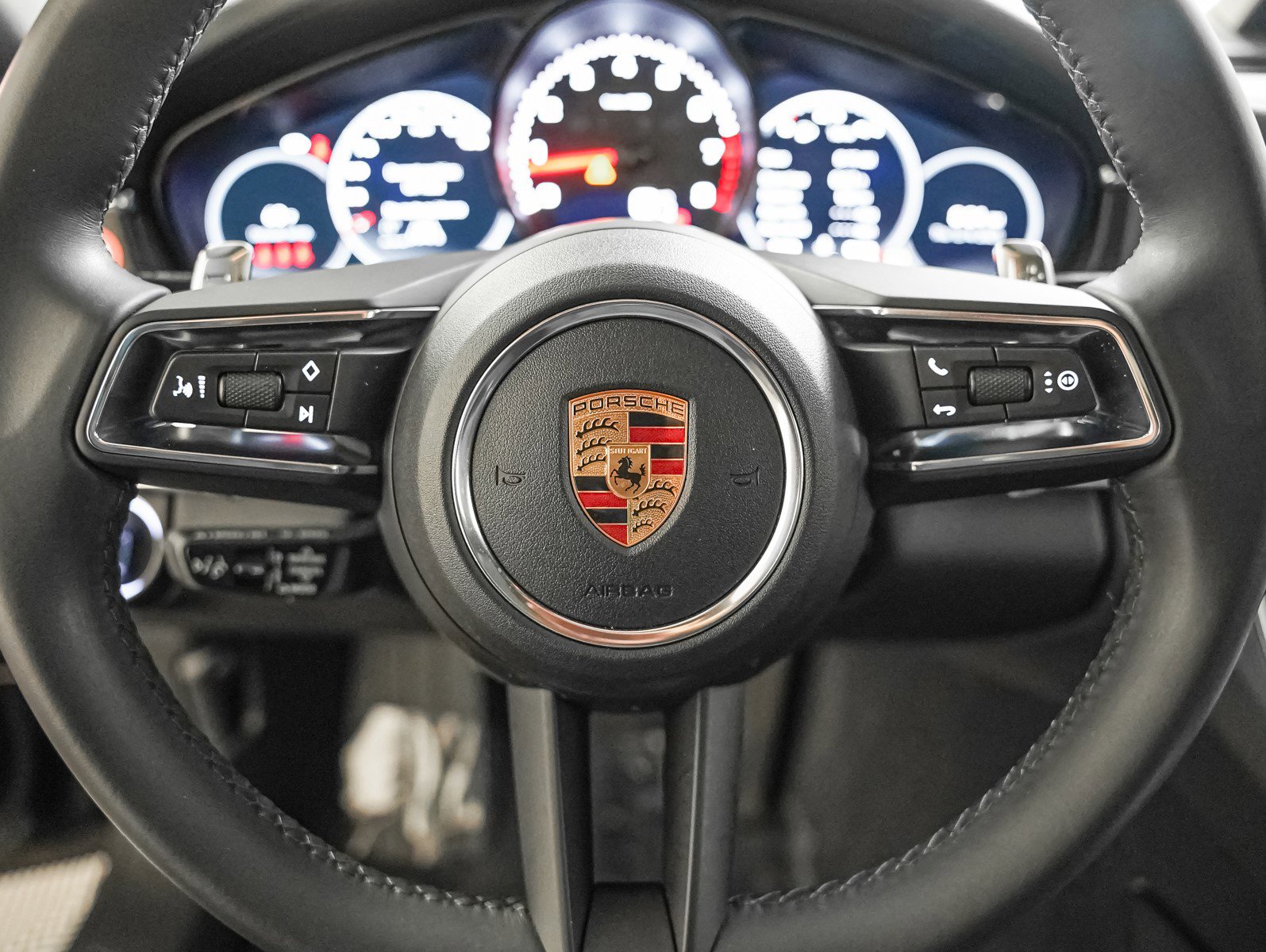 Used 2023 Porsche Panamera 4 Platinum Edition w/ Assistance Package image 17