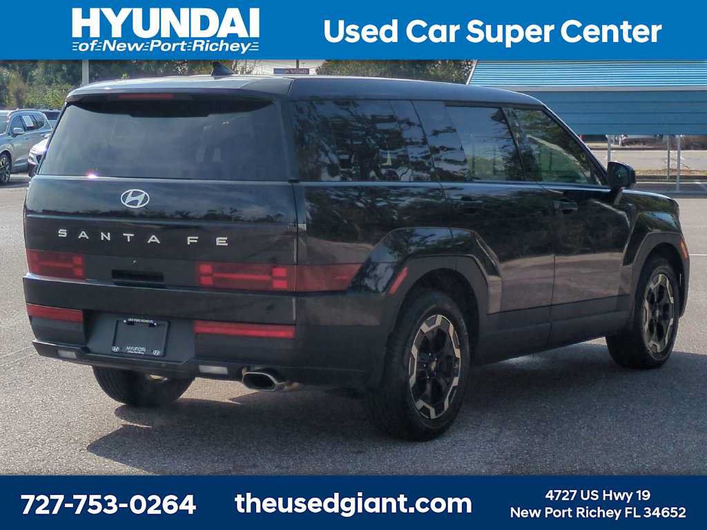 Used 2025 Hyundai Santa Fe SE FWD image 5