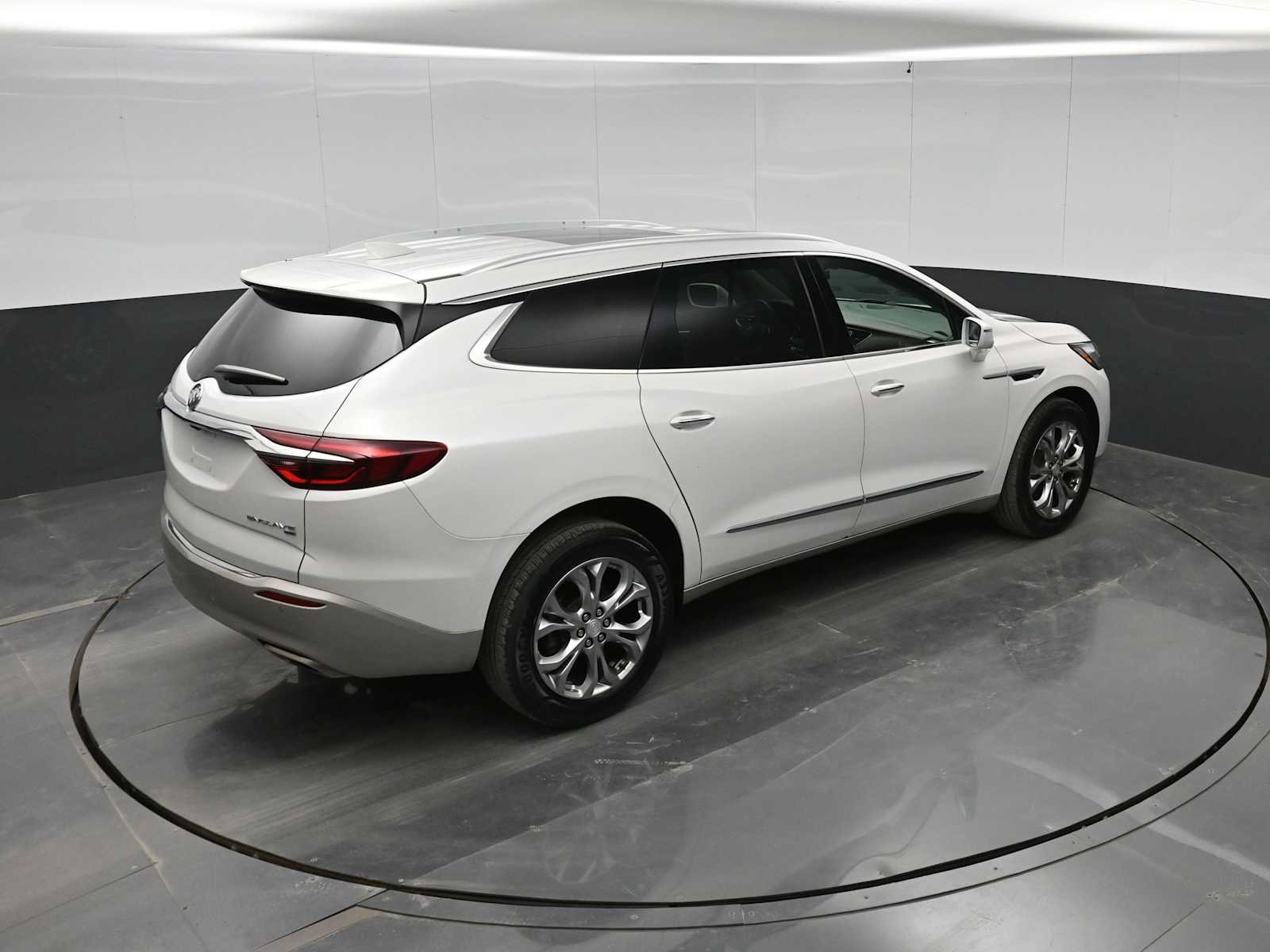 Used 2019 Buick Enclave Avenir w/ Avenir Technology Package AWD/4WD image 30