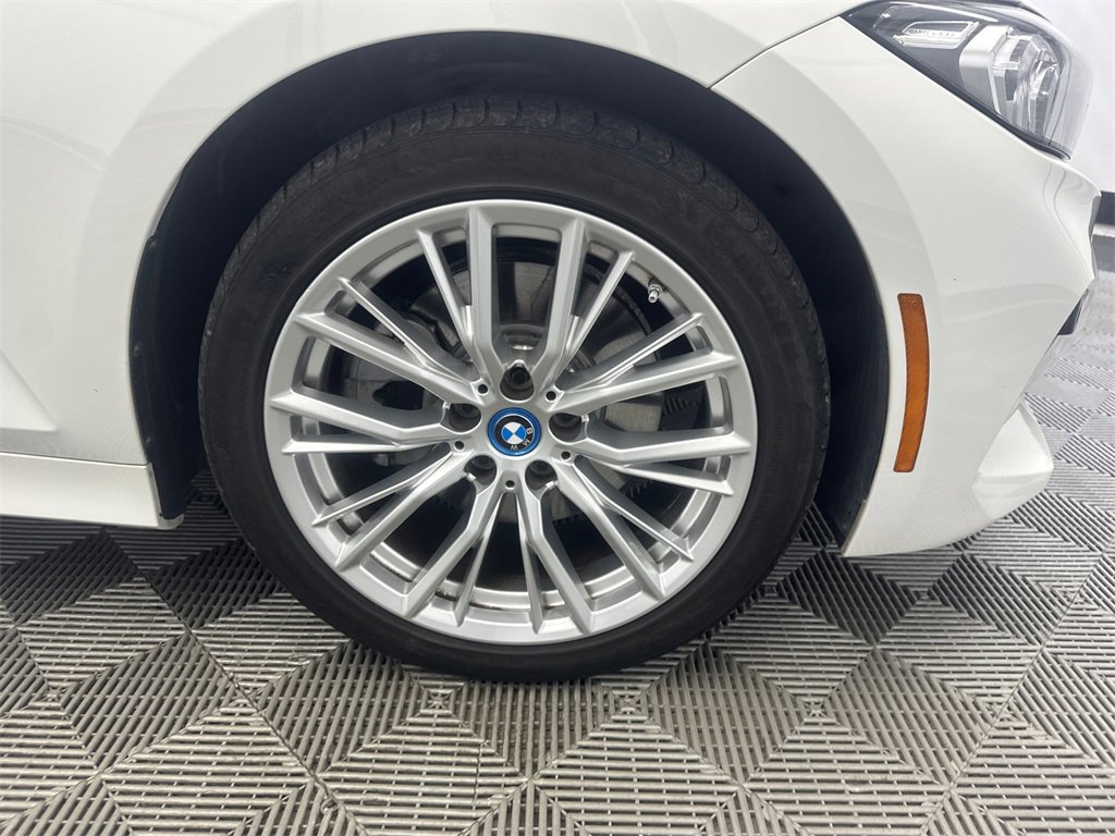 Used 2024 BMW 330e xDrive image 12