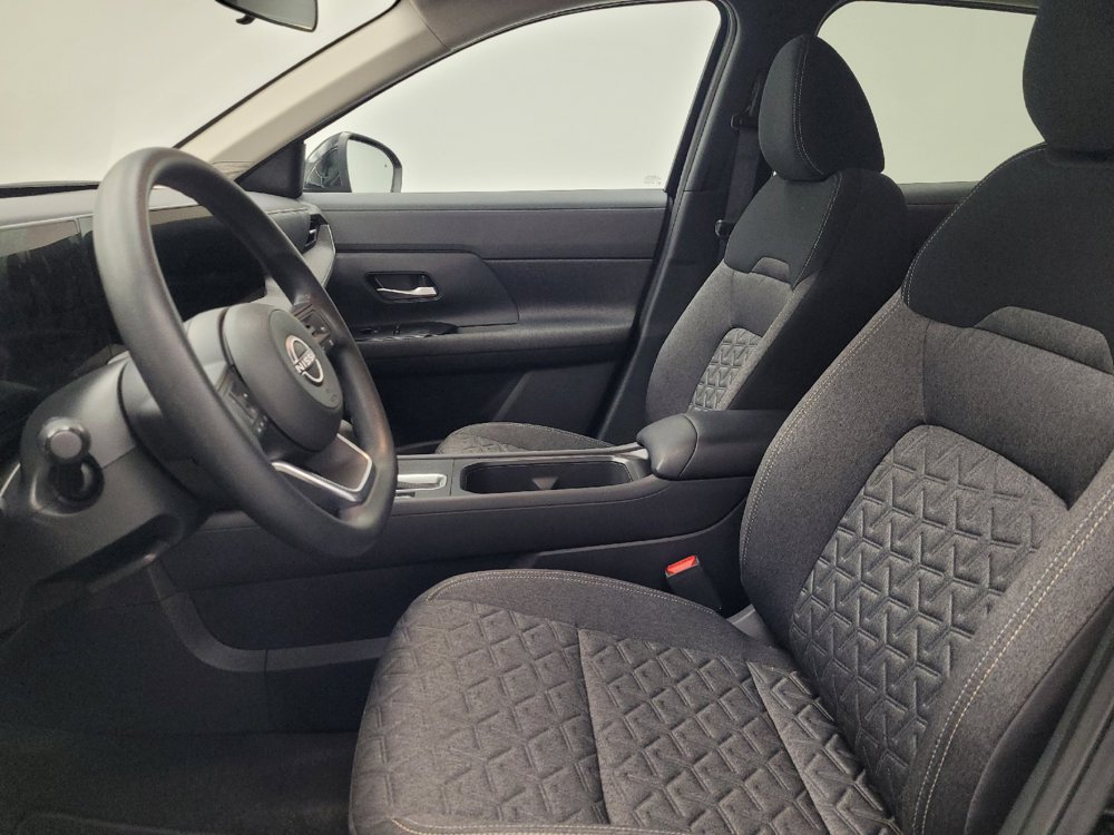 Used 2025 Nissan Kicks SV w/ SV Premium Package FWD image 17