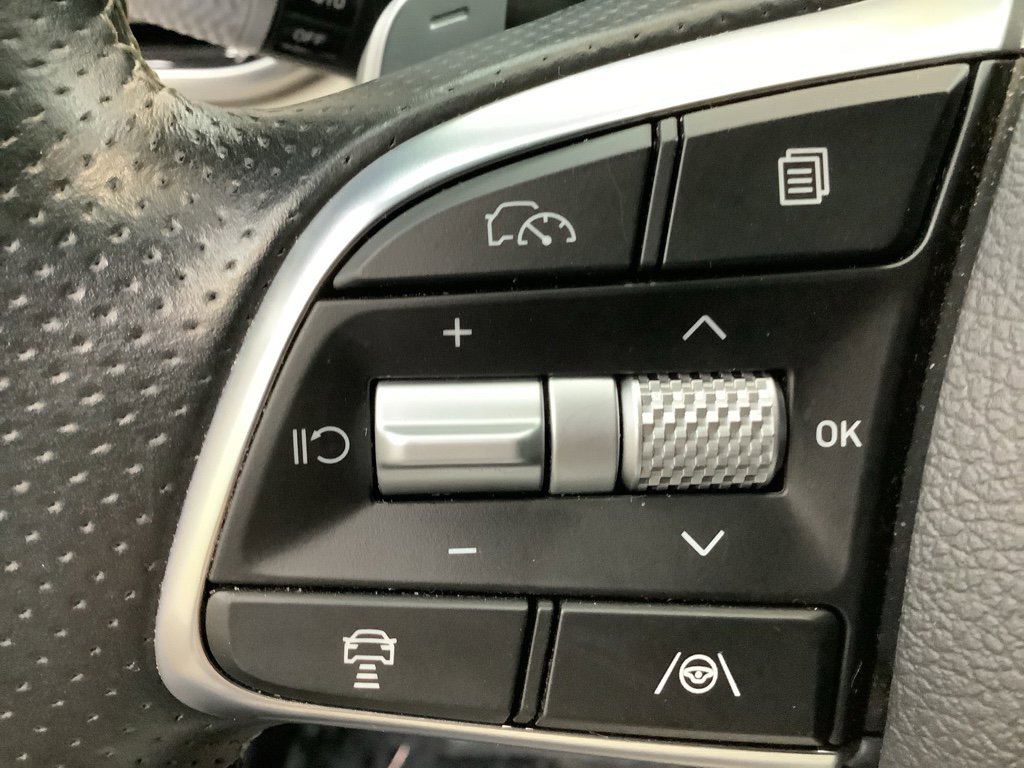 Used 2024 Genesis G70 2.5T image 16