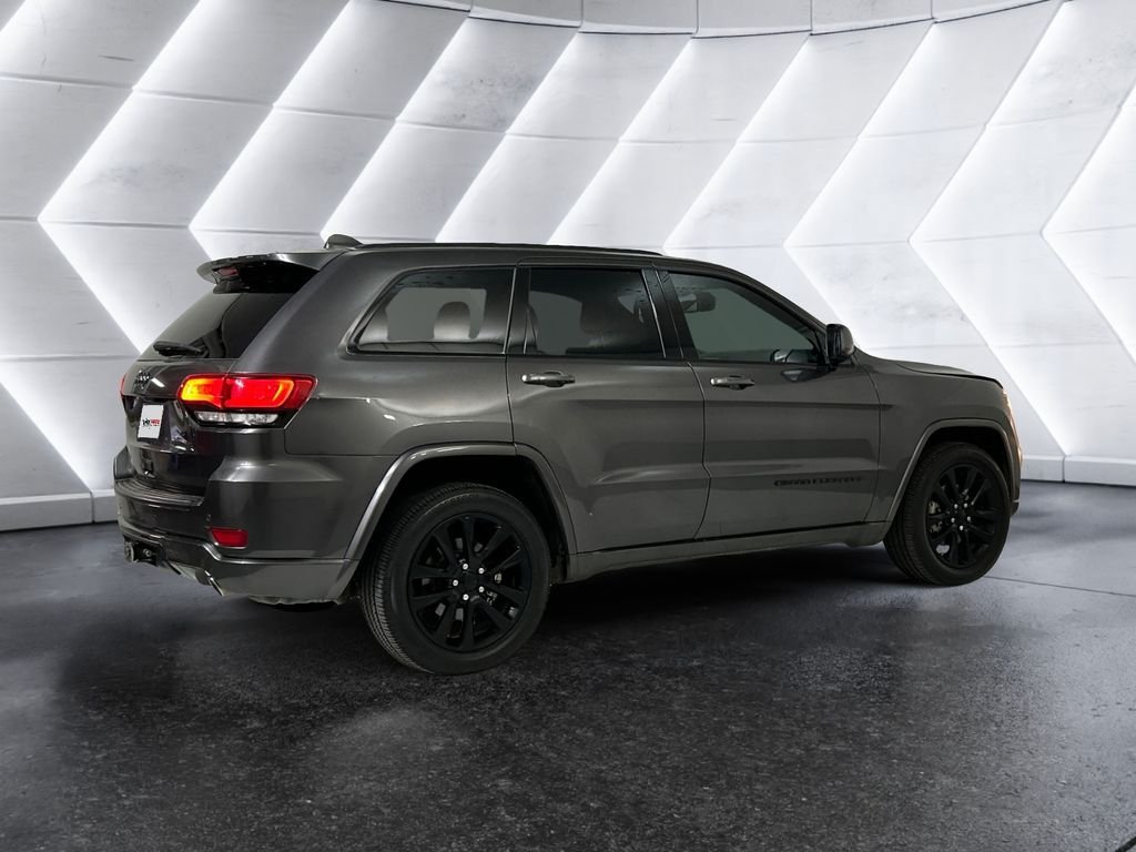 Used 2019 Jeep Grand Cherokee Altitude AWD/4WD image 4