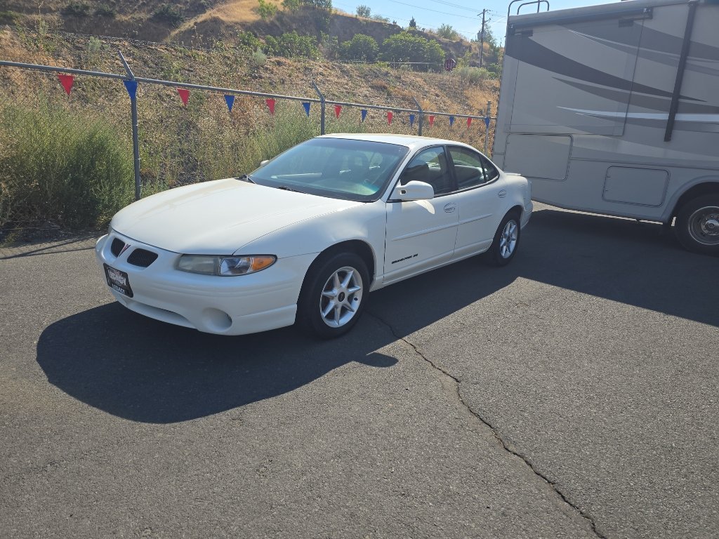 Used 2002 Pontiac Grand Prix SE w/ Widetrack Smart Pkg FWD image 3