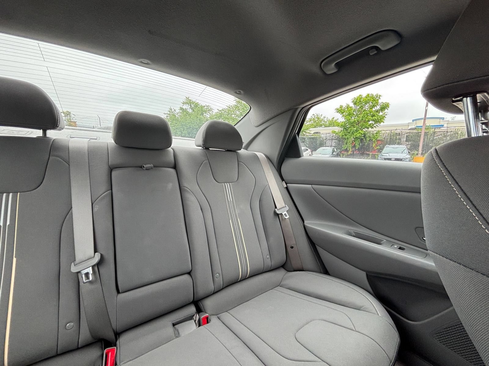 Used 2025 Hyundai Elantra SEL FWD image 33