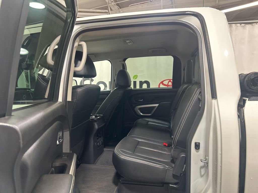 Used 2019 Nissan Titan PRO-4X AWD/4WD image 18