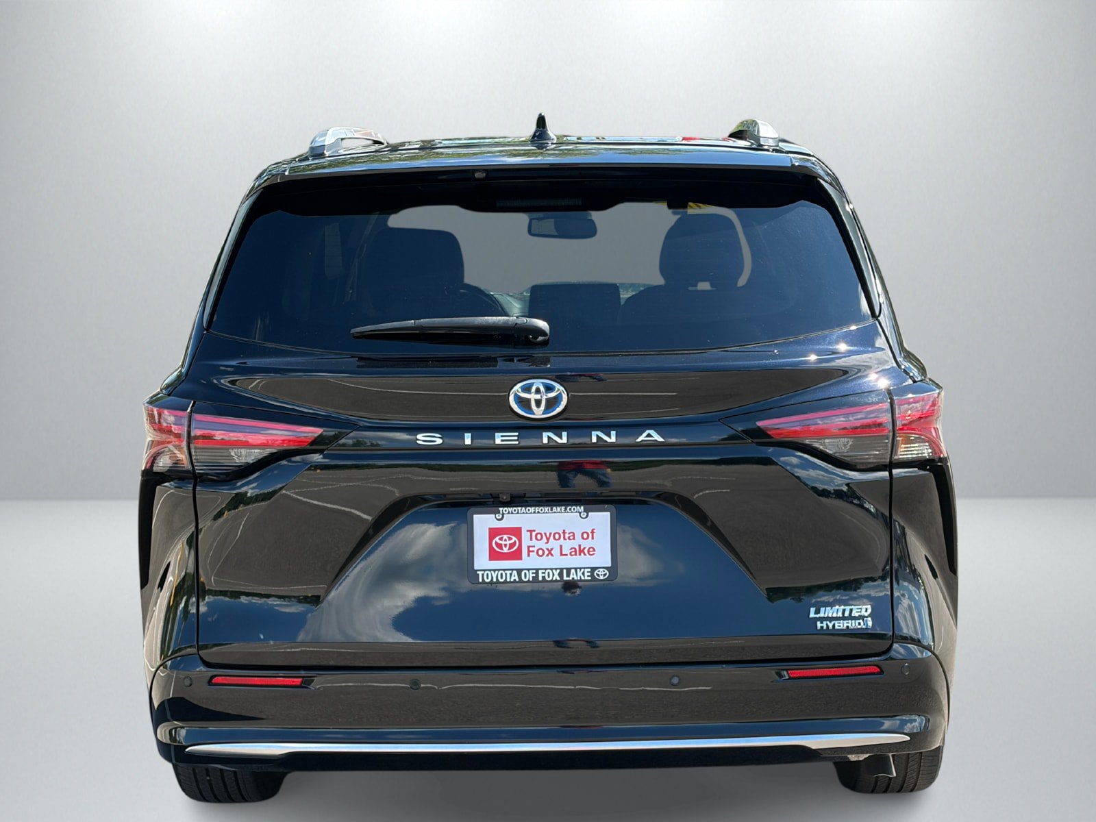 Used 2023 Toyota Sienna Limited FWD image 4