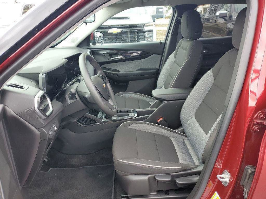 Certified 2024 Chevrolet TrailBlazer LT w/ Driver Confidence Package image 5
