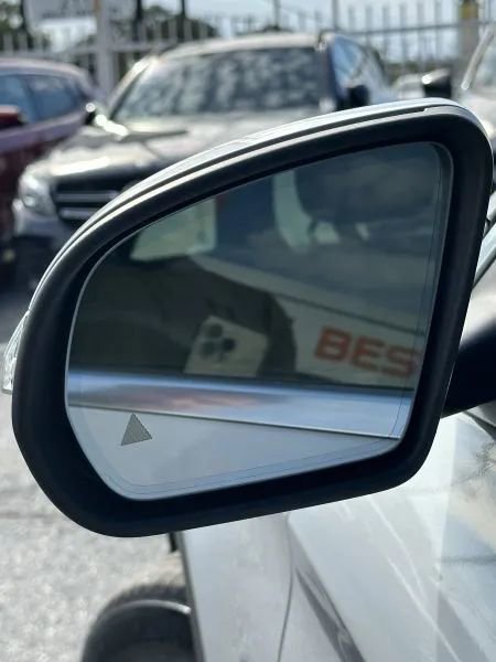 Used 2019 Mercedes-Benz GLC 300 w/ Parking Assistance Package image 11