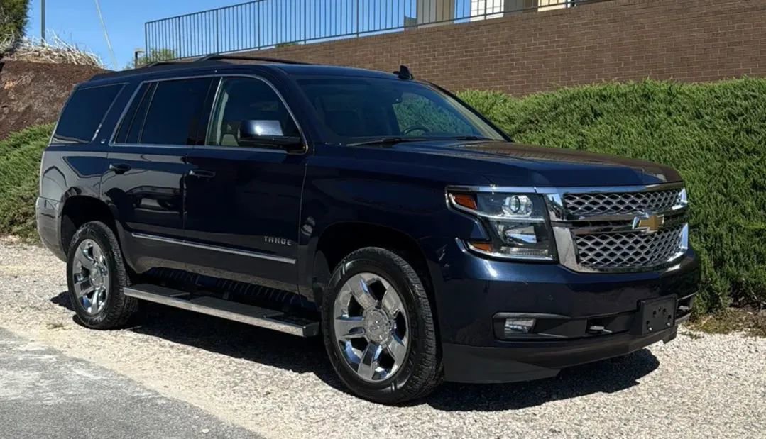 Used 2019 Chevrolet Tahoe LT w/ LT Signature Package AWD/4WD image 3