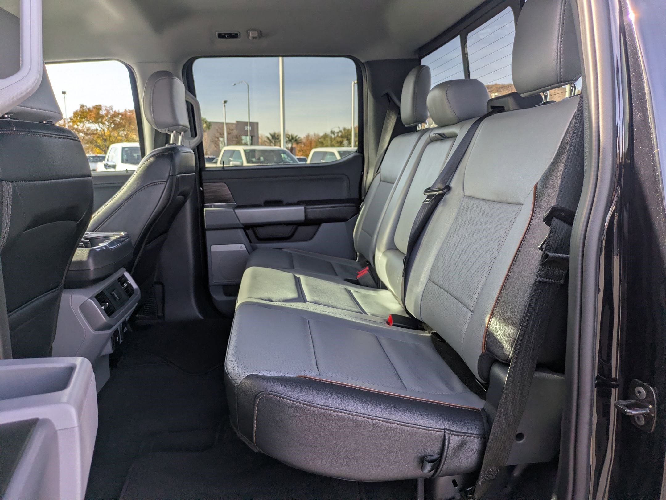 Used 2025 Ford F150 Lariat w/ Equipment Group 501A Mid image 27