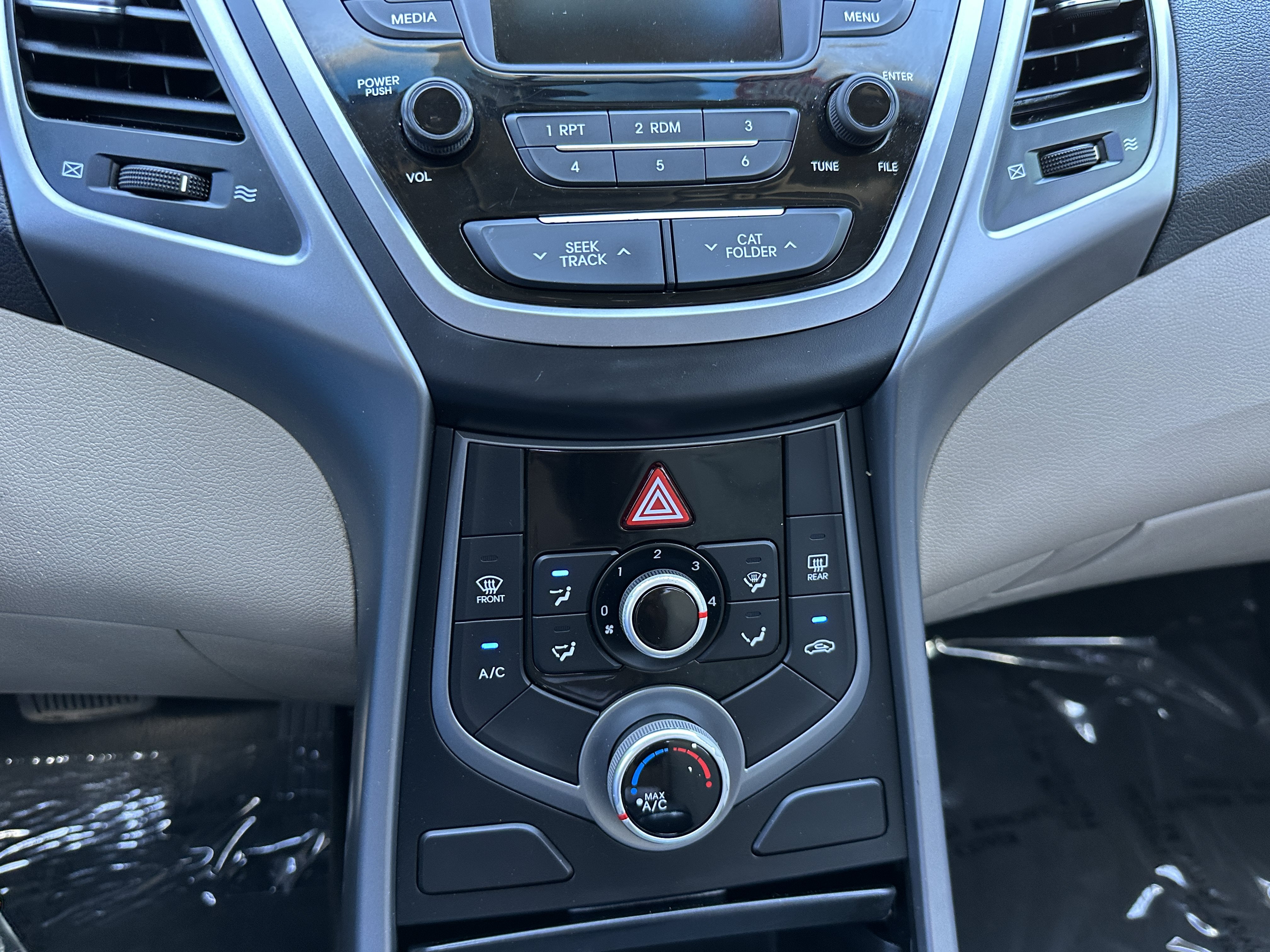 Used 2014 Hyundai Elantra SE FWD image 26