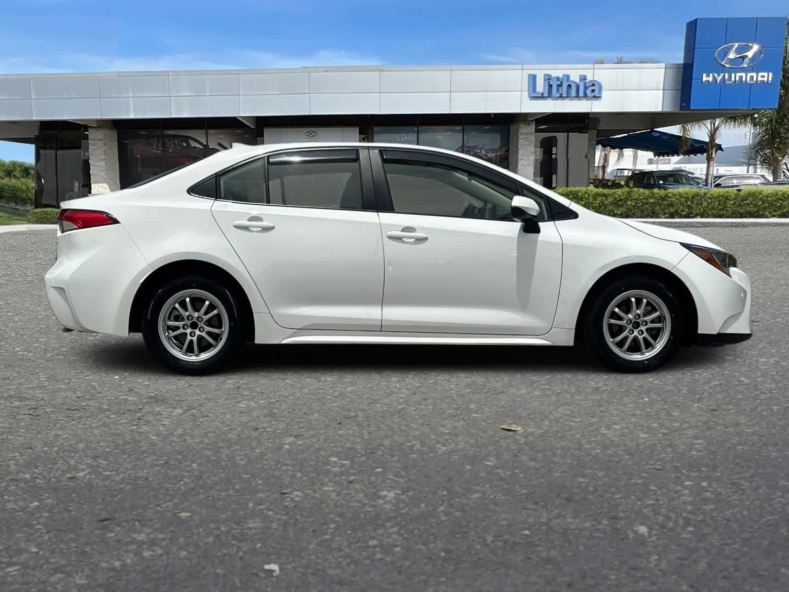 Used 2022 Toyota Corolla LE w/ Carpet Mat Package (TMS) FWD image 9
