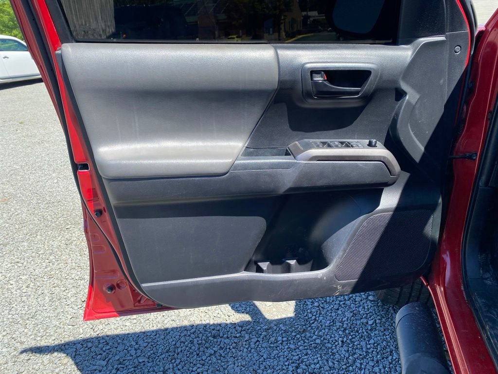 Used 2022 Toyota Tacoma SR5 w/ Technology Package RWD image 8