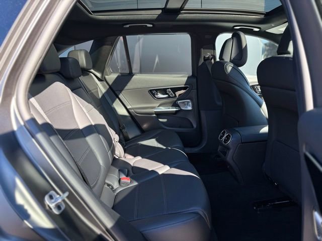 Used 2025 Mercedes-Benz GLC 300 4MATIC image 42