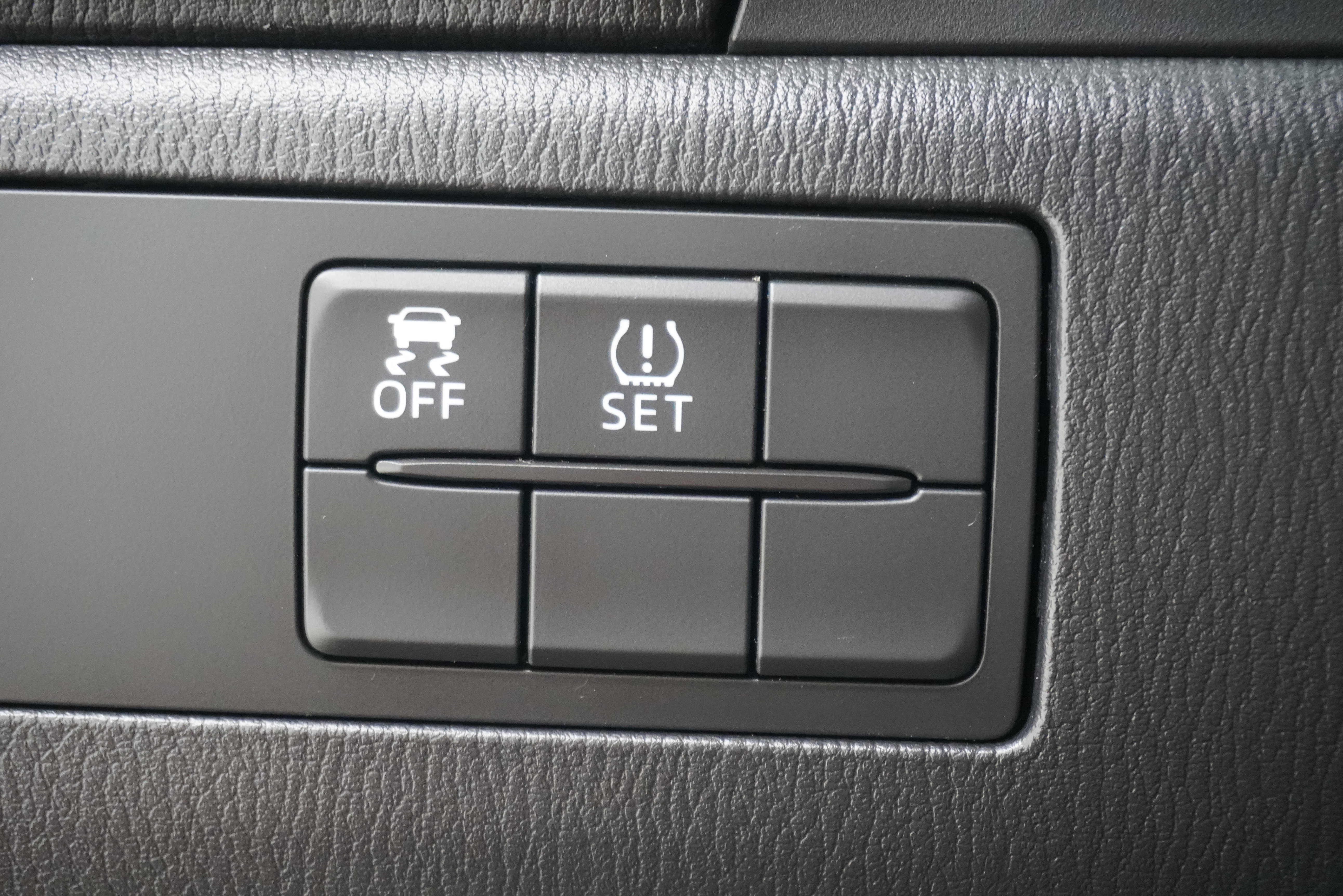 Used 2015 MAZDA MAZDA3 i Sport FWD image 19