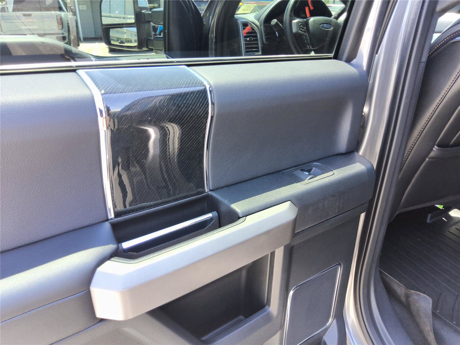 Used 2021 Ford F250 Platinum w/ FX4 Off-Road Package AWD/4WD image 17