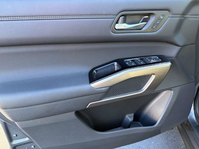 Used 2025 Nissan Pathfinder Platinum w/ Cargo Package FWD image 25