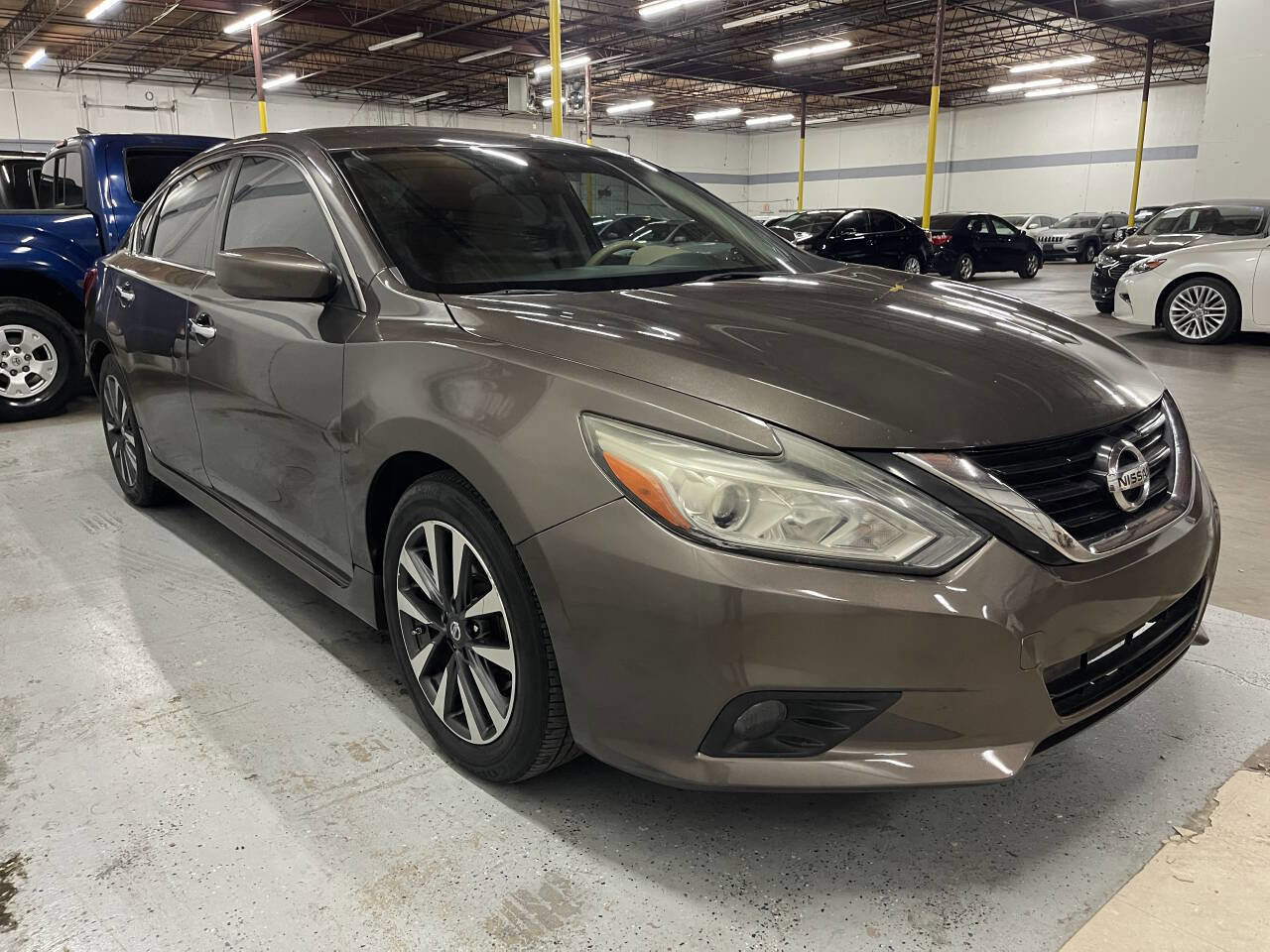 Used 2017 Nissan Altima 2.5 SV image 2