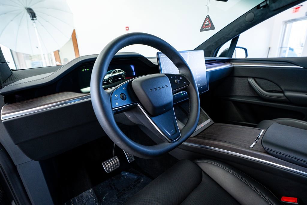 Used 2024 Tesla Model X image 34