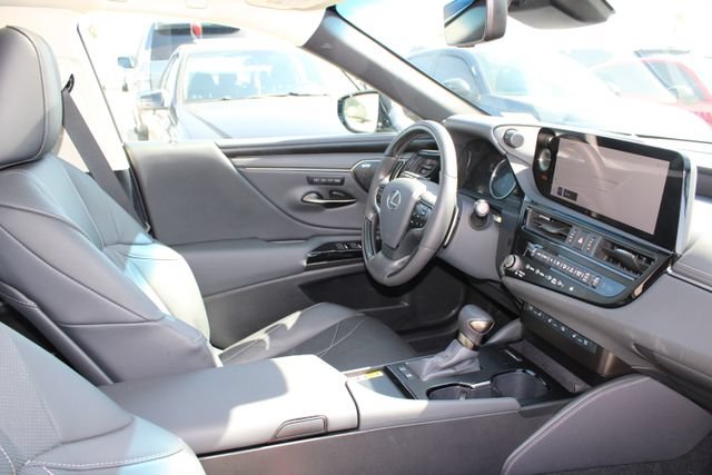 Certified 2025 Lexus ES 300h w/ Accessory Package (Z2) FWD image 5