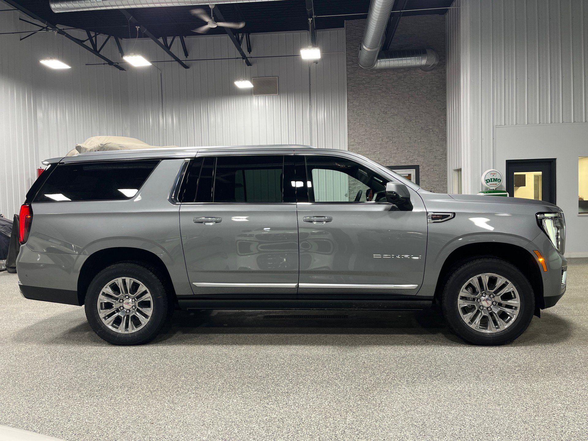 New 2026 GMC Yukon XL Denali w/ Sun & Power Step Package image 6