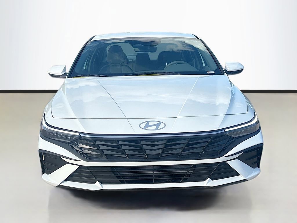 New 2026 Hyundai Elantra SE image 2