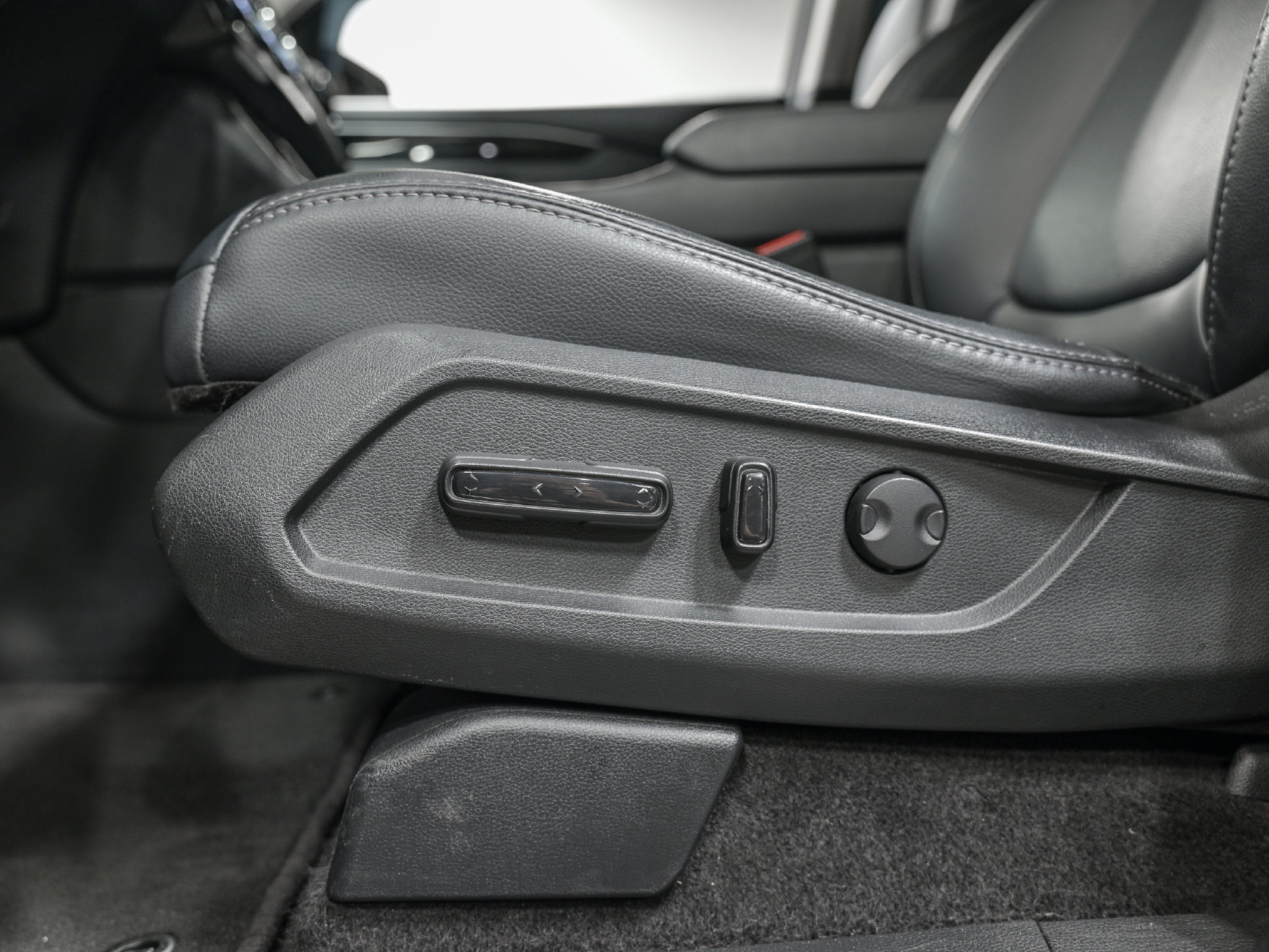 Used 2025 Honda Pilot EX-L image 14