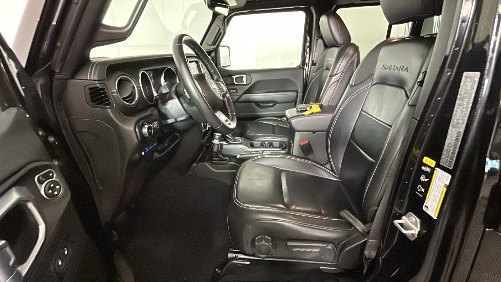 Used 2022 Jeep Wrangler Unlimited Sahara AWD/4WD image 13