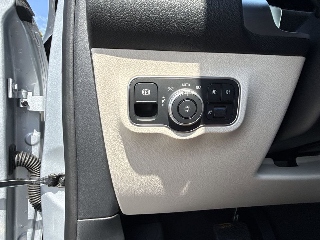 Used 2026 Mercedes-Benz GLB 250 image 27