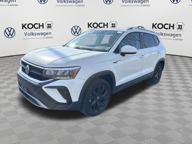 Used 2022 Volkswagen Taos SE w/ IQ.Drive SE Package image 3