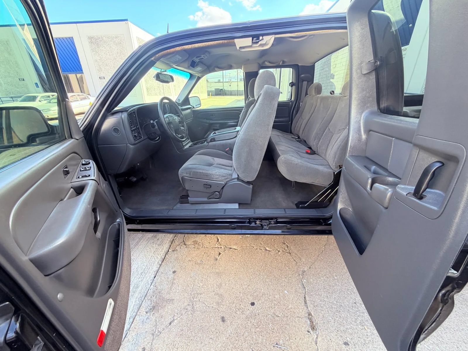 Used 2004 Chevrolet Silverado 1500 4x4 Extended Cab w/ Z71 Convenience Package 1 image 9